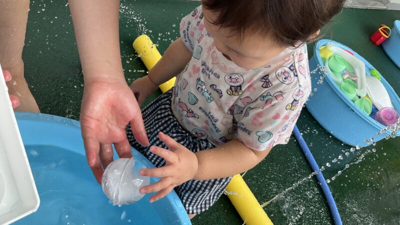 氷で遊んでみよう🎵